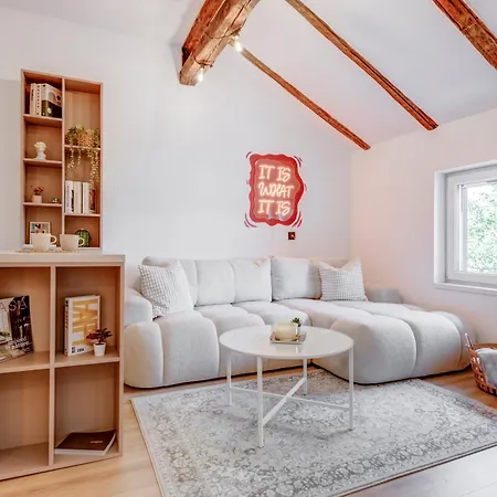 Appartement Gem 1bdrm 200m Statue