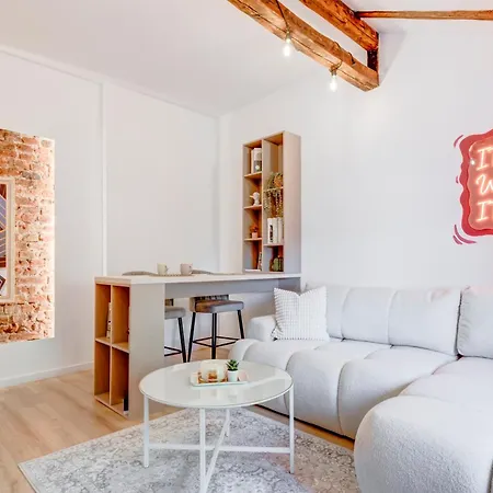 Gem 1bdrm 200m Statue Appartement