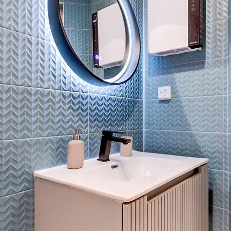 Appartement Gem 1bdrm 200m Statue