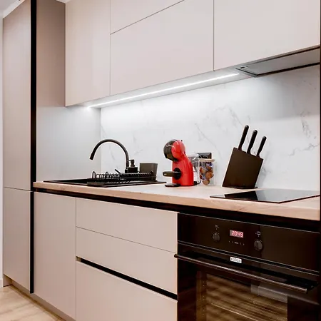 Gem 1bdrm 200m Statue *