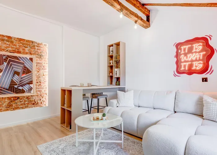 Gem 1bdrm 200m Statue アパート