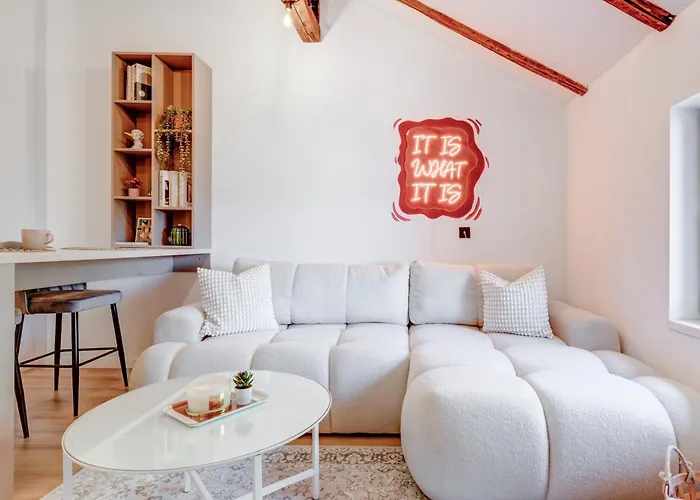 Gem 1bdrm 200m Statue アパート *