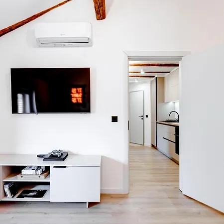 Gem 1bdrm 200m Statue *