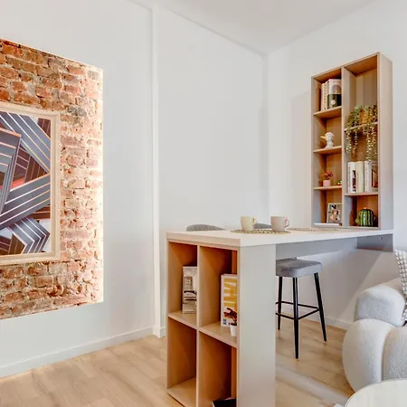 Gem 1bdrm 200m Statue *