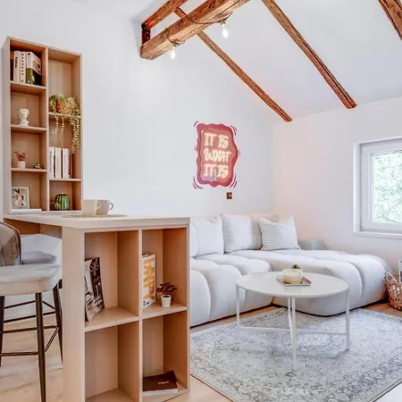 Apartment Gem 1bdrm 200m Statue *