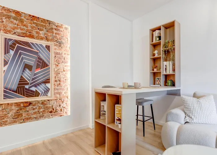 Gem 1bdrm 200m Statue *