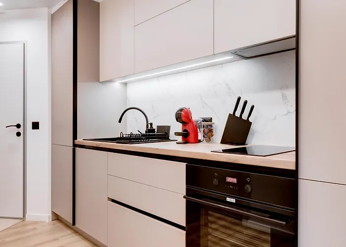 Gem 1bdrm 200m Statue *