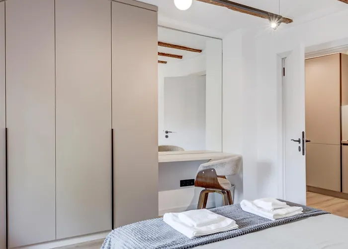 Lejlighed Gem 1bdrm 200m Statue *