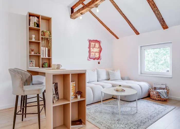 Lejlighed Gem 1bdrm 200m Statue *