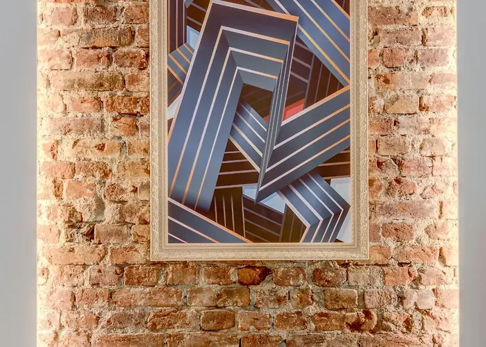 Gem 1bdrm 200m Statue *